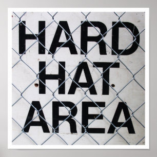 Póster Hard Hat Area Sign under Chain-Link Fence