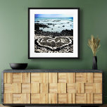 Póster Hawaii Black Sand Beach e Coral "Love" Heart Photo<br><div class="desc">"Amor", relaxe, e aproveite a beleza desta princesa praia de areia negra em Big Island enquanto você olha para esta impressão de foto da costa havaiana. Tenho sorte de ter visto este coração "amoroso" feito de rochas de coral, enquanto caminhava nesta praia no final da tarde. Você pode personalizar facilmente...</div>