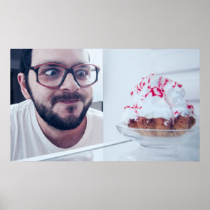 Poster Homem engraçado olhando para geladeira