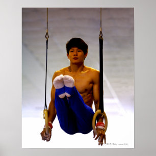 Poster Homem novo que pratica anéis ginásticos
