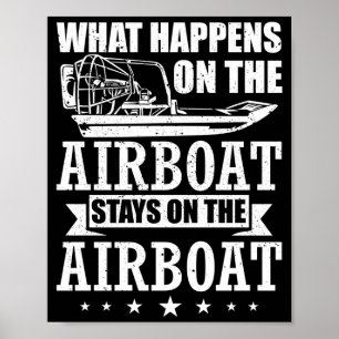 Poster Homem piloto de barco pilotando aerobarco andando 
