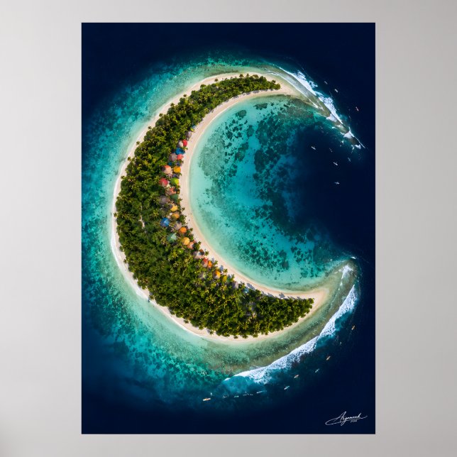 Poster Ilha da Lua Crescente com Vista de Satélite de Sur (Frente)