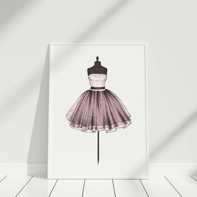 Poster Ilustração rosa de moda veste em Mannequin (Fashion Illustration Dress on Mannequin Poster in white frame on white wooden floor.)