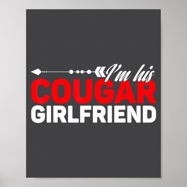 Poster I'm His Cougar Girlfriend Funny Matching Couples Q (Frente)