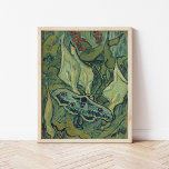 Poster Imperador Moth | Vincent van Gogh<br><div class="desc">O imperador Moth (1889), de Vincent van Gogh, é uma representação delicada e intrincada de uma mariposa contra fundo texturizado. A pintura captura a beleza dessa criatura alada com atenção meticulosa aos seus padrões e cores, misturando os traços característicos de Van Gogh com uma abordagem naturalista. Esta trabalho de arte...</div>