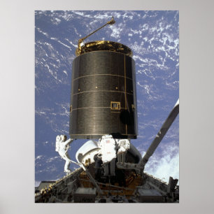 Poster INTELSAT da captação e do reparo dos astronautas