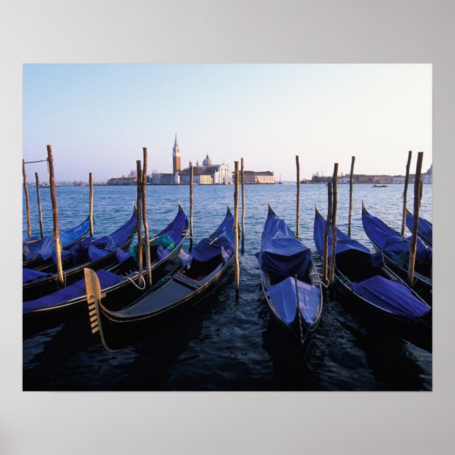 Póster Itália, Veneto, Veneza, Fileira de Gôndolas e San (Frente)