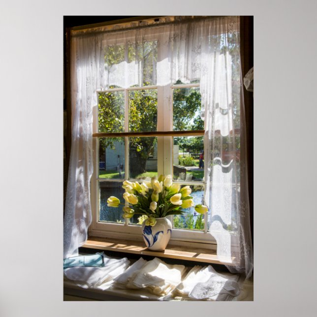 Póster Janela com cortina de renda e tulipas (Frente)