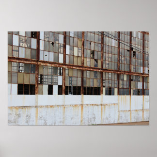 Poster Janelas quebradas em um depósito de fábrica abando