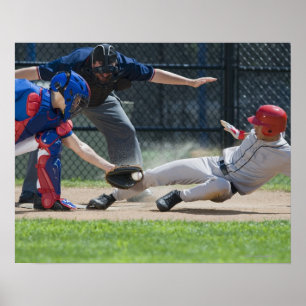 Poster Jogador de beisebol que desliza na placa home