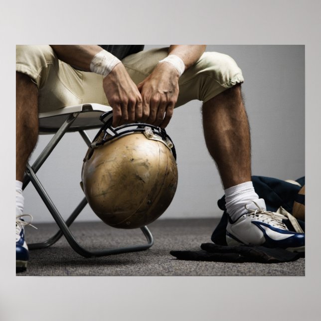 Póster Jogador de futebol sentado no vestiário (Frente)