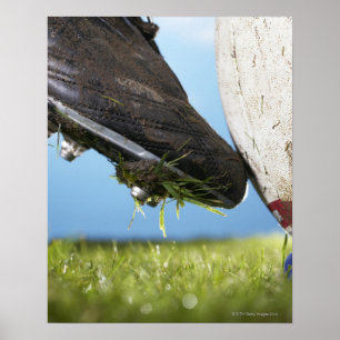 Póster Jogador de rugby jogando bola fora de lá, feche