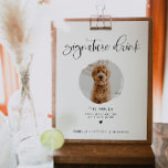 Poster JOLIE Minimal Boho 1 Foto Pet Signature Beber<br><div class="desc">Esta placa de bebida de assinatura apresenta um slot de foto, uma fonte manuscrita fofa e um design minimalista moderno. Altere facilmente a fonte e a cor de fundo para corresponder ao seu evento. Esta placa é perfeita para adicionar uma foto da noiva e do noivo, crianças, ou o seu...</div>