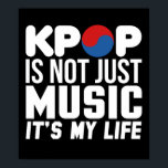 Póster Kpop é o meu gráfico de slogan musical de vida<br><div class="desc">Poster com a citação 'Kpop não é apenas música,  é minha vida',  uma declaração de excelente que representa todos os fãs dedicados do Kpop disponíveis em diferentes cores e tamanho.</div>