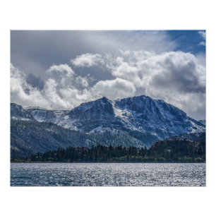 Póster Lago June e Carson Peak com tempestade se aproxima
