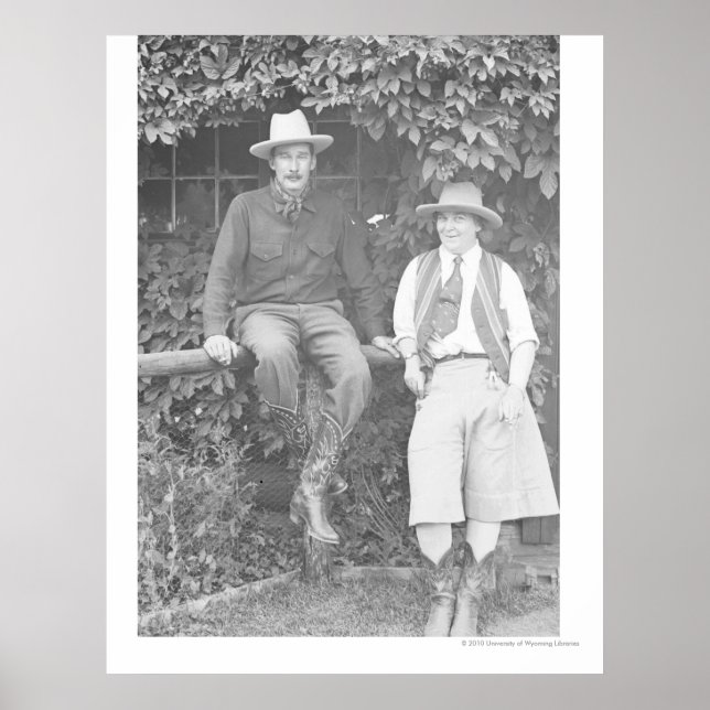 Póster Larry Larom e uma mulher se posando. (Frente)