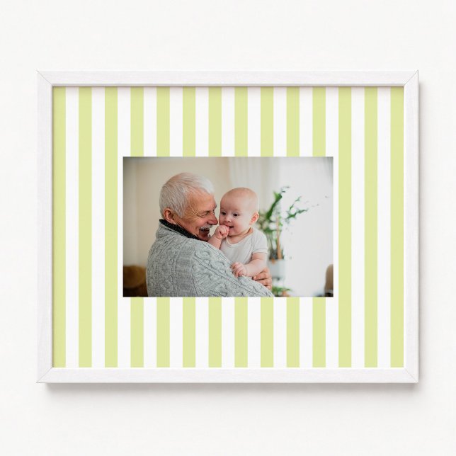 Poster Listras de Bala Verde Claro e Branco Foto de Bebê (Light Green and White Candy Stripes Baby Photo Poster)