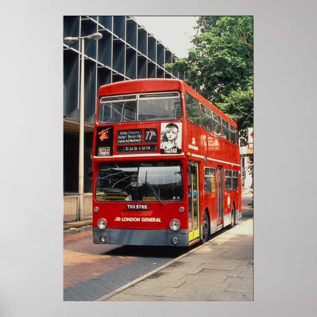 Poster London Buses Daimler está entre funções em Eusto (Frente)