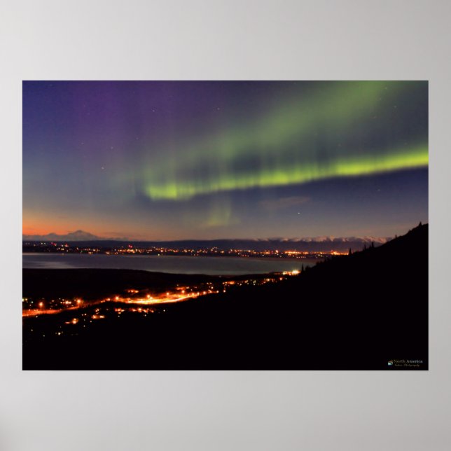 Poster Luzes de norte dançando em frente a Denali (Frente)
