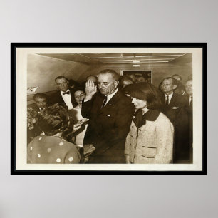Póster Lyndon Johnson que toma o juramento em Air Force