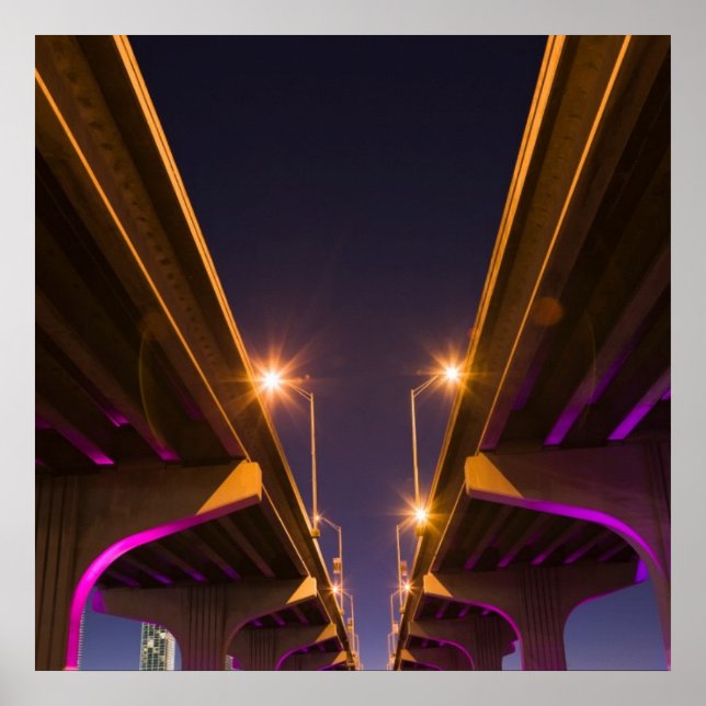 Póster MacArthur Causeway visto por baixo ao anoitecer (Frente)