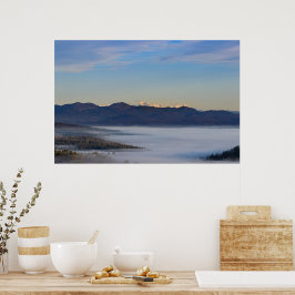 Poster Majestoso monte Triglav com nevoeiro no vale