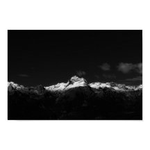 Majestoso monte Triglav em preto e branco