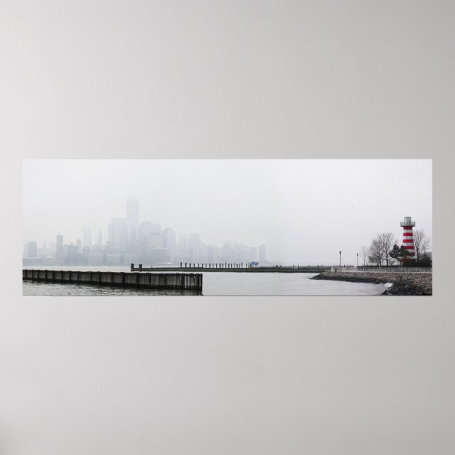 Póster Manhattan Skyline in Fog with Lighthouse (Frente)