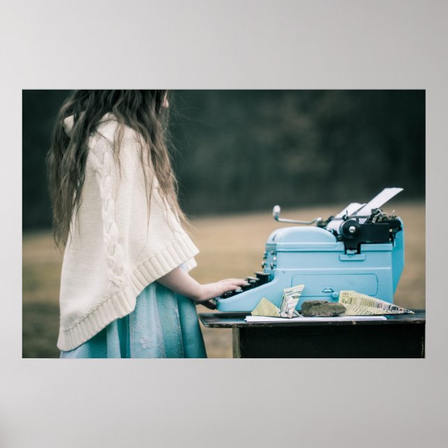 Póster Menina digitando uma história (Frente)