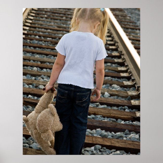 Poster Menina nas Trilhas de Trem (Frente)