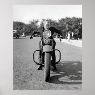 Poster Menina que monta Motocicleta, 1937. Foto do