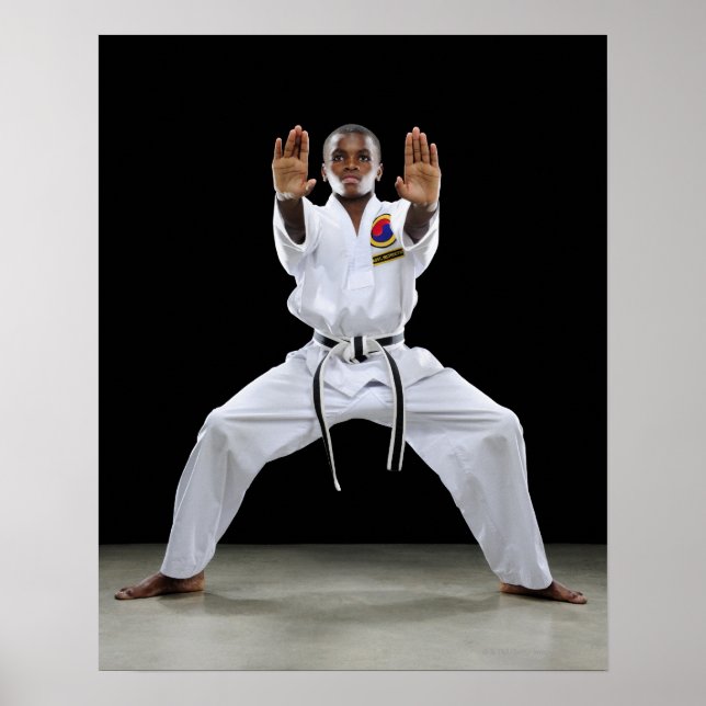 Póster Menino (15 anos) num uniforme de Karate com (Frente)
