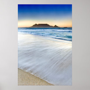 Póster Mesa Montanha através do compartimento de Mesa