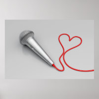 Microfone e coração vermelho
