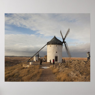 Póster Moinhos de vento Antique La Mancha, com visitantes