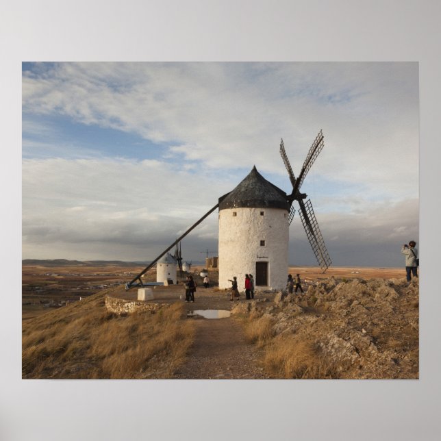 Póster Moinhos de vento Antique La Mancha, com visitantes (Frente)