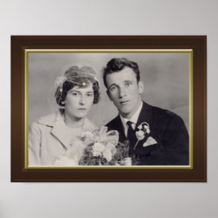 Poster Moldura de madeira castanha com borda dourada foto