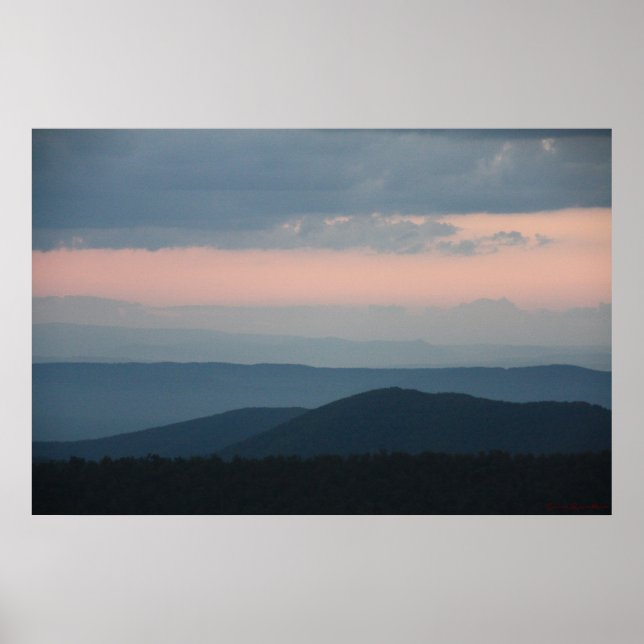 Póster Montanhas Azuis do Céu Rosa (Frente)