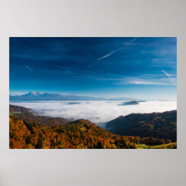 Poster Montanhas de outono e nevoeiro no vale