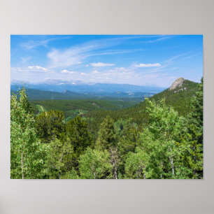 Poster montanhas e vales arborizados no canyon ouro gate