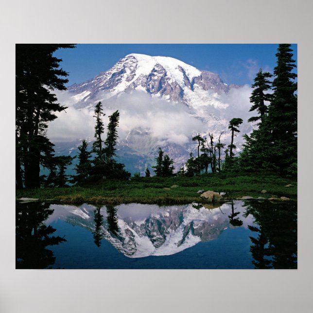 Póster Monte Rainier refletido em um lago de montanha (Frente)