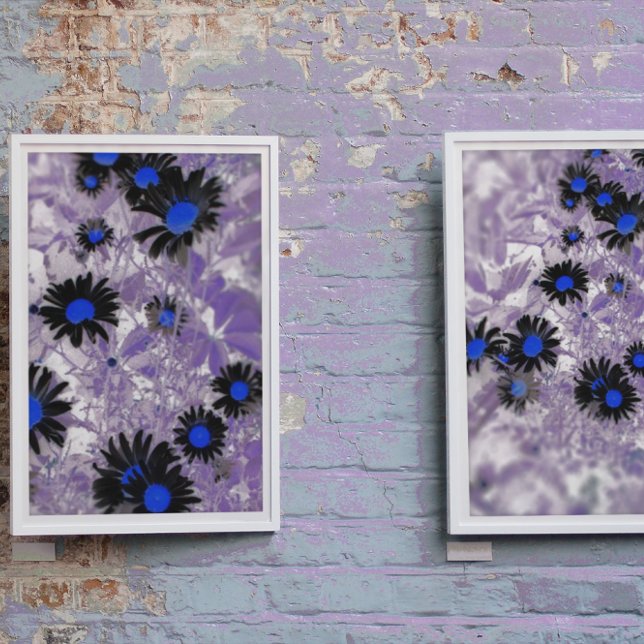 Poster Moody Abstrato Black & Blue Daisy on Purple Plant (Criador carregado)