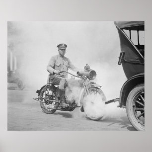 Póster Motorcycle Policeman on Duty, 1923. Vintage Photo