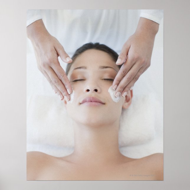 Póster Mulher a receber massagem facial (Frente)