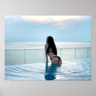 Poster Mulher de Biquíni Preto no Infinity Pool com Vista