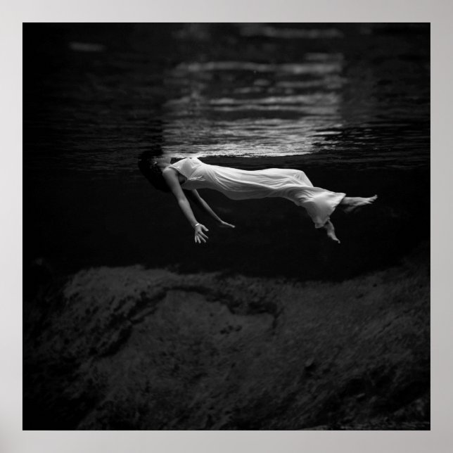 Poster Mulher Negra e Branca na Fotografia da Água (Frente)