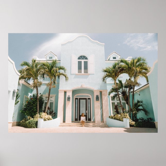 Poster Mulher sentada em frente ao prédio (Frente)