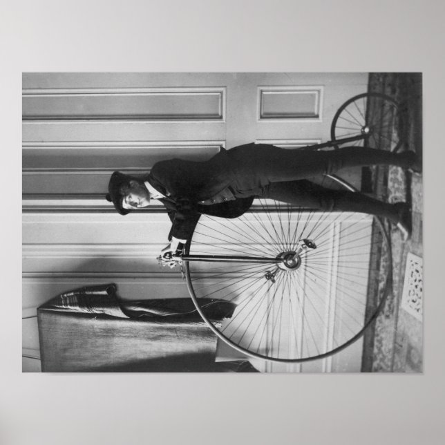 Póster Mulher Vestida como Homem com Fotografia Bicicleta (Frente)