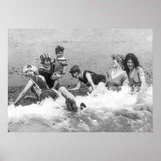 Poster Mulheres na Praia, Preto e Branco, Vintage Fotográ