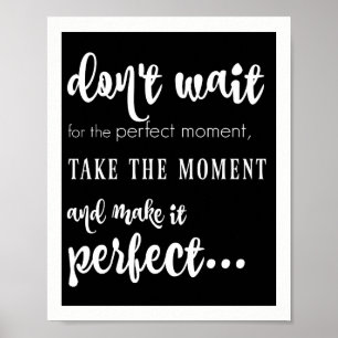 Póster não espere o momento perfeito (branco no preto)